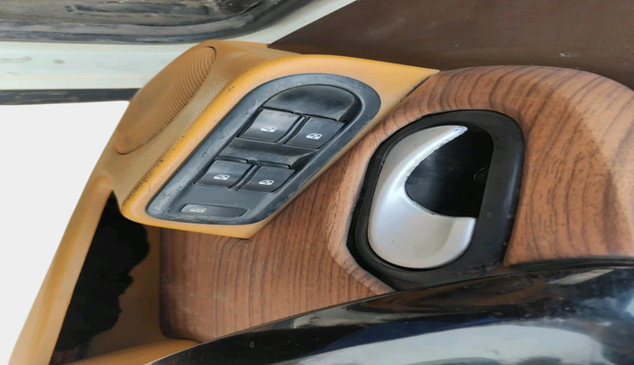 2013 Renault Duster RXE PETROL, Petrol, Manual, 1,37,744 km, interior