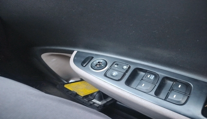 2015 Hyundai Grand i10 SPORTZ 1.2 KAPPA VTVT, CNG, Manual, 82,439 km, interior