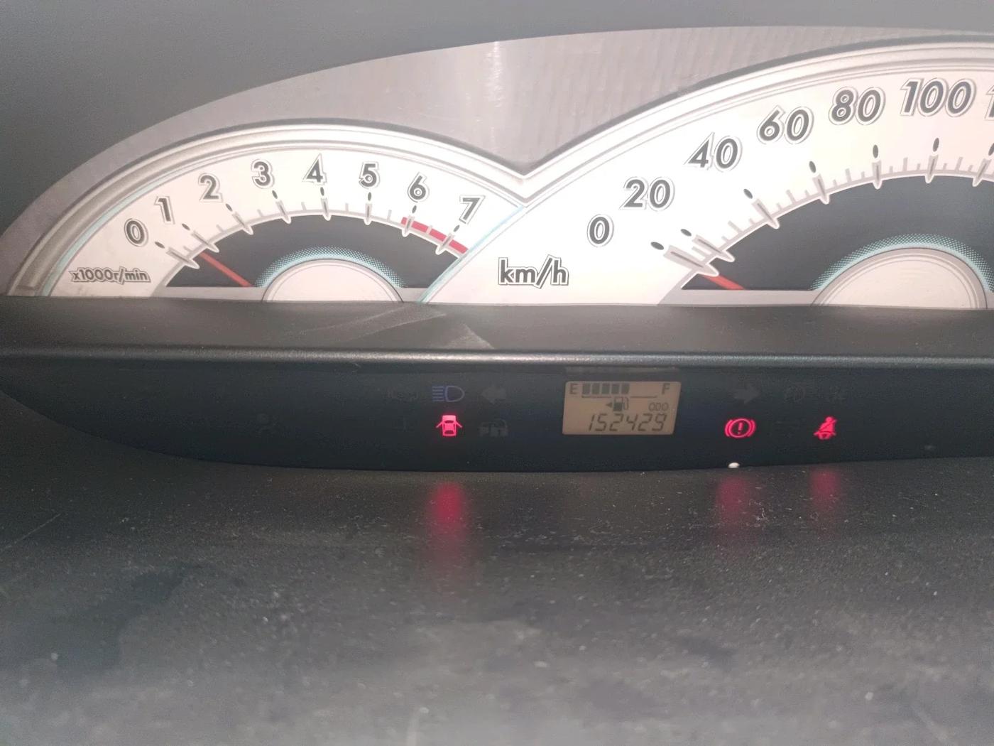 2011 Toyota Etios V, Petrol, Manual, 1,52,429 km, interior