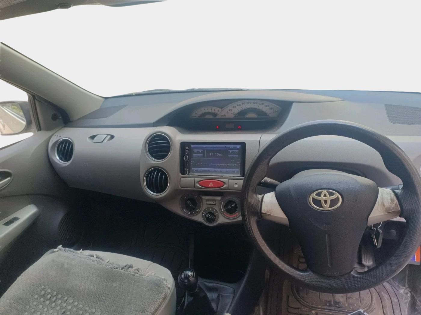 2011 Toyota Etios V, Petrol, Manual, 1,52,429 km, interior