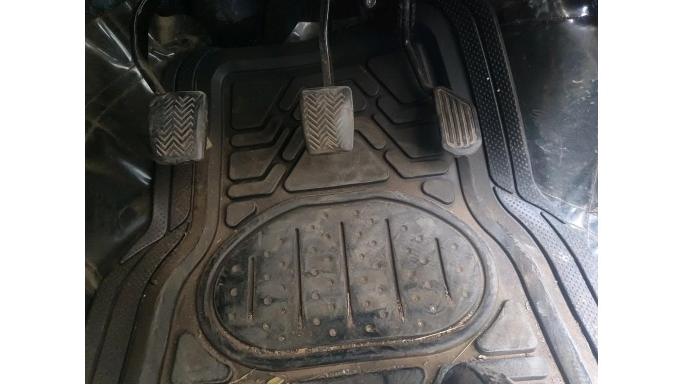 2011 Toyota Etios V, Petrol, Manual, 1,52,429 km, interior