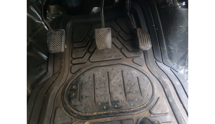 2011 Toyota Etios V, Petrol, Manual, 1,52,429 km, interior