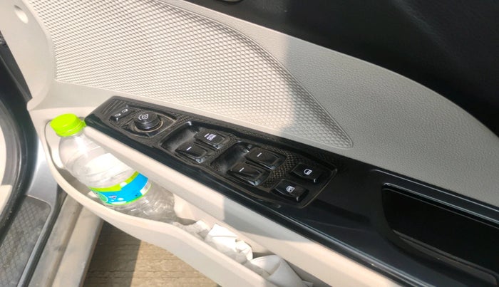 2024 Mahindra XUV400 EL 7.2 KW, Electric, Automatic, 60,845 km, interior