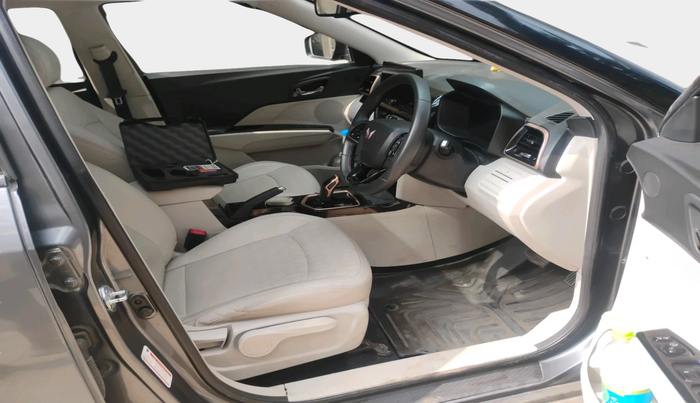 2024 Mahindra XUV400 EL 7.2 KW, Electric, Automatic, 60,845 km, interior