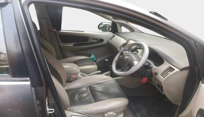 2014 Toyota Innova 2.5 ZX 7 STR, Diesel, Manual, 92,814 km, interior