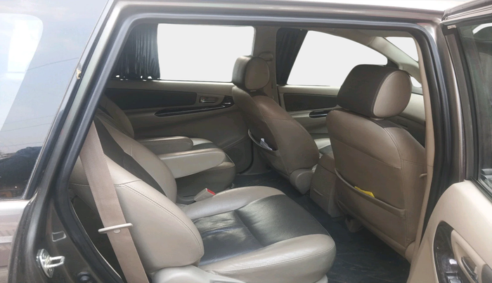 2014 Toyota Innova 2.5 ZX 7 STR, Diesel, Manual, 92,814 km, interior