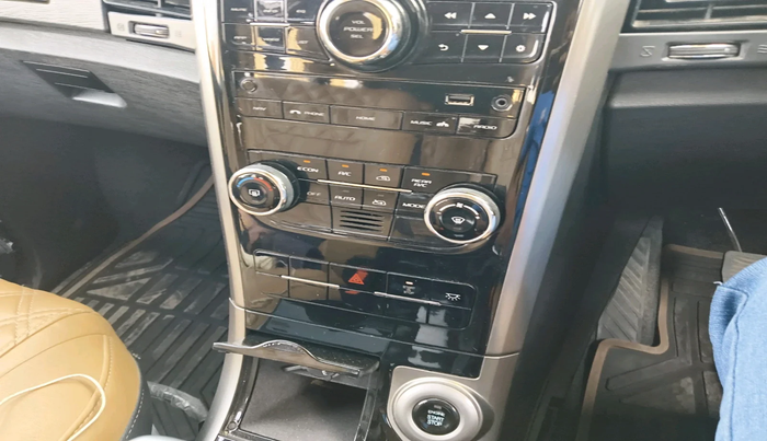 2019 Mahindra XUV500 W7, Diesel, Manual, 62,239 km, interior