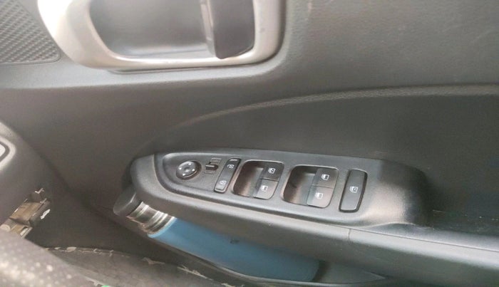 2020 Hyundai VENUE S 1.2, Petrol, Manual, 43,619 km, interior