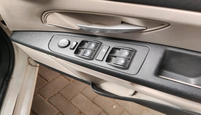 2014 Fiat Punto EVO EMOTION 1.4, Petrol, Manual, 26,040 km, interior