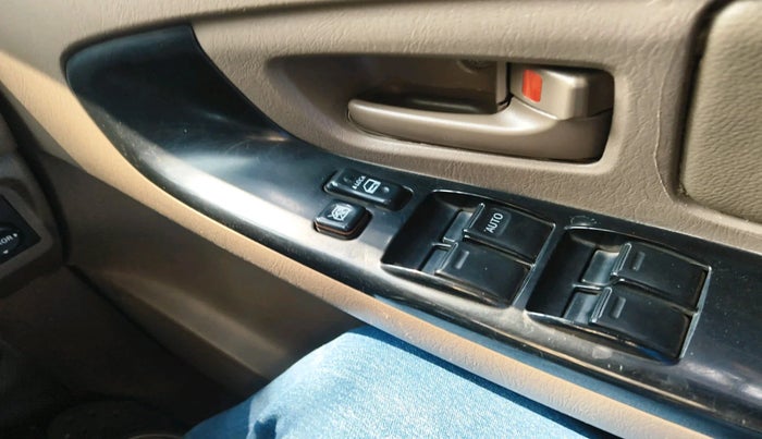 2016 Toyota Innova 2.5 GX 7 STR, Diesel, Manual, 93,251 km, interior