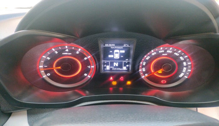 2023 Mahindra XUV300 W6 1.2 PETROL AMT, Petrol, Automatic, 31,510 km, interior