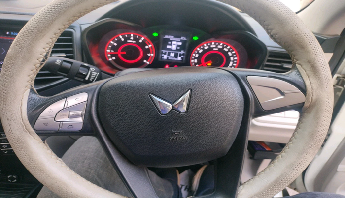 2023 Mahindra XUV300 W6 1.2 PETROL AMT, Petrol, Automatic, 31,510 km, interior