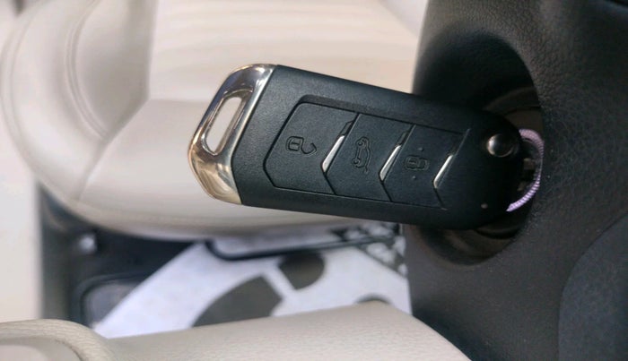 2023 Mahindra XUV300 W6 1.2 PETROL AMT, Petrol, Automatic, 31,510 km, interior