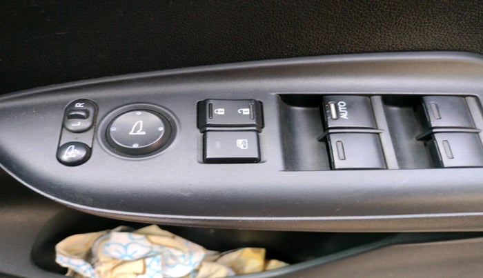 2017 Honda WR-V 1.5L I-DTEC VX MT, Diesel, Manual, 1,29,846 km, interior