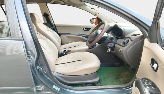 2011 Hyundai i10 MAGNA 1.2, CNG, Manual, 1,42,658 km, interior