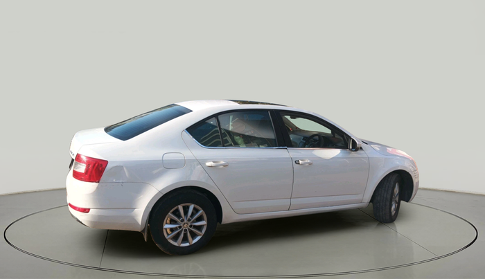 2014 Skoda Octavia ELEGANCE 2.0 TDI AT, Diesel, Automatic, 1,16,747 km, exterior