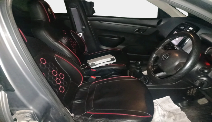 2017 Renault Kwid RXT 0.8, Petrol, Manual, 1,22,737 km, interior