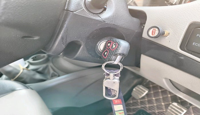 2016 Mahindra NUVOSPORT N8, Diesel, Manual, 99,712 km, interior