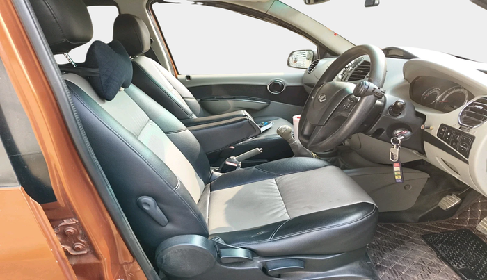 2016 Mahindra NUVOSPORT N8, Diesel, Manual, 99,712 km, interior