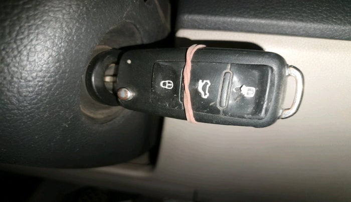 2010 Volkswagen Polo HIGHLINE 1.6L, Petrol, Manual, 1,02,477 km, interior