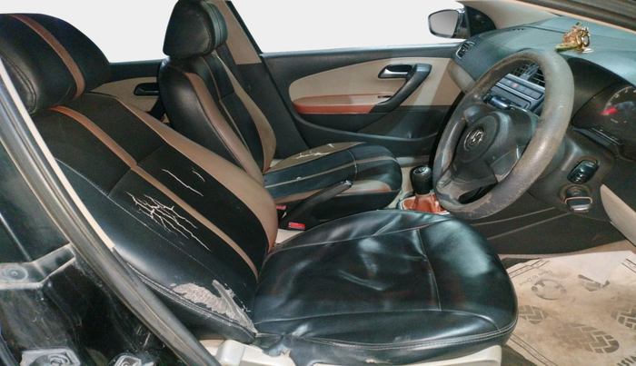 2010 Volkswagen Polo HIGHLINE 1.6L, Petrol, Manual, 1,02,477 km, interior