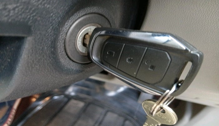 2017 Mahindra Kuv100 K8 D 6 STR, Diesel, Manual, 67,236 km, interior