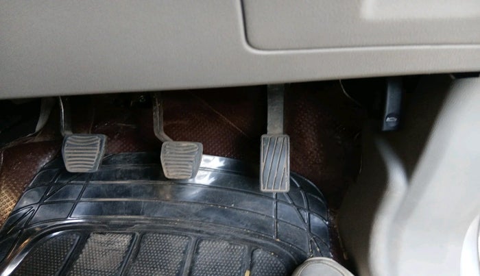 2017 Mahindra Kuv100 K8 D 6 STR, Diesel, Manual, 67,236 km, interior