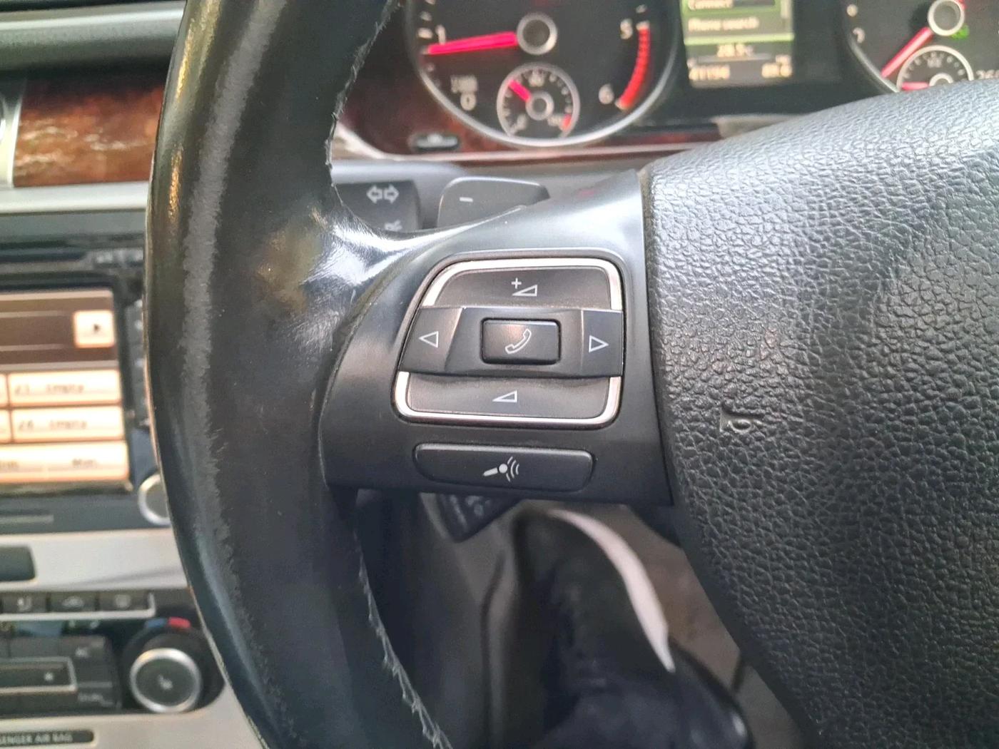2011 Volkswagen Passat 2.0 PD DSG, Diesel, Automatic, 1,41,194 km, interior