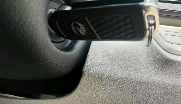 2022 Mahindra XUV300 W6 1.2 PETROL, Petrol, Manual, 69,606 km, interior