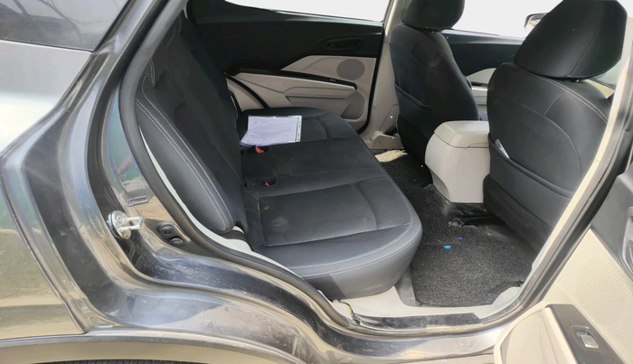 2022 Mahindra XUV300 W6 1.2 PETROL, Petrol, Manual, 69,606 km, interior