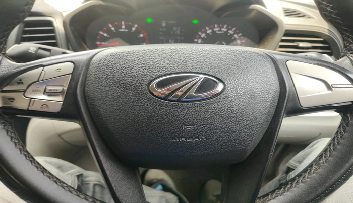 2022 Mahindra XUV300 W6 1.2 PETROL, Petrol, Manual, 69,606 km, interior