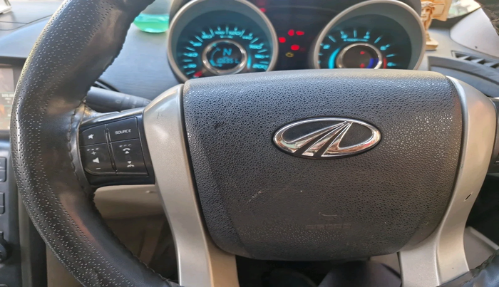 2016 Mahindra XUV500 W10 AWD AT, Diesel, Automatic, 1,06,951 km, interior