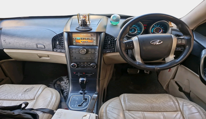2016 Mahindra XUV500 W10 AWD AT, Diesel, Automatic, 1,06,951 km, interior