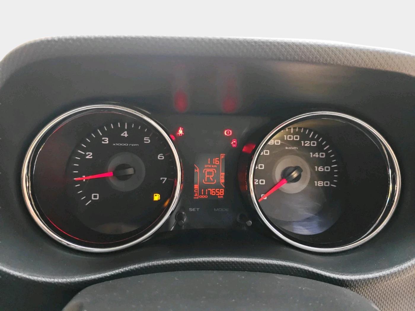2018 Mahindra TUV300 T10 AMT, Diesel, Automatic, 1,17,658 km, interior