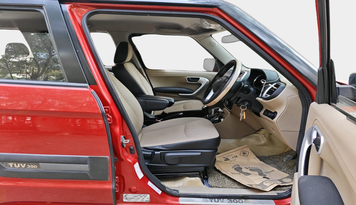 2018 Mahindra TUV300 T10 AMT, Diesel, Automatic, 1,17,658 km, interior