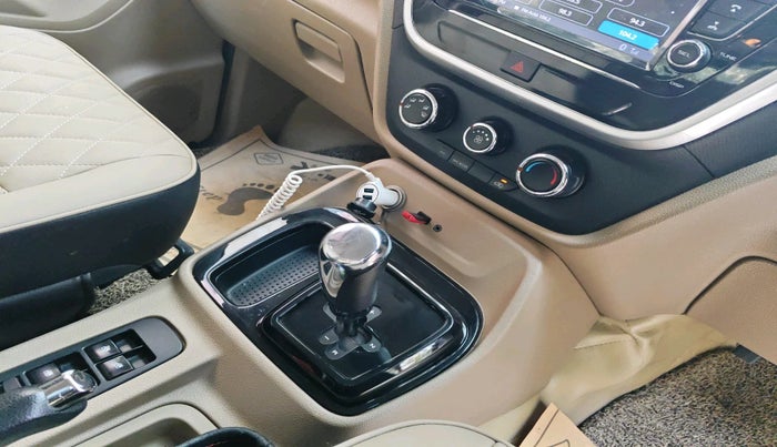 2018 Mahindra TUV300 T10 AMT, Diesel, Automatic, 1,17,658 km, interior