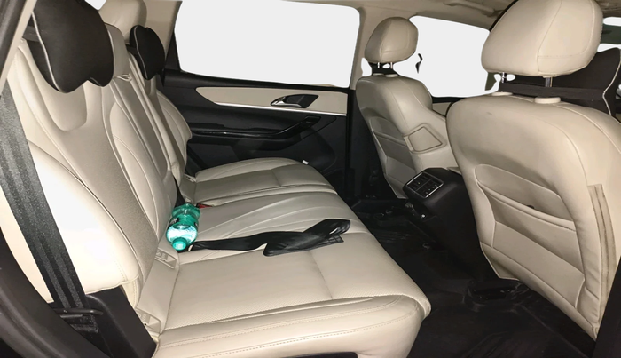 2022 Mahindra XUV700 AX 7 LUXURY D AT 7 STR, Diesel, Automatic, 55,534 km, interior