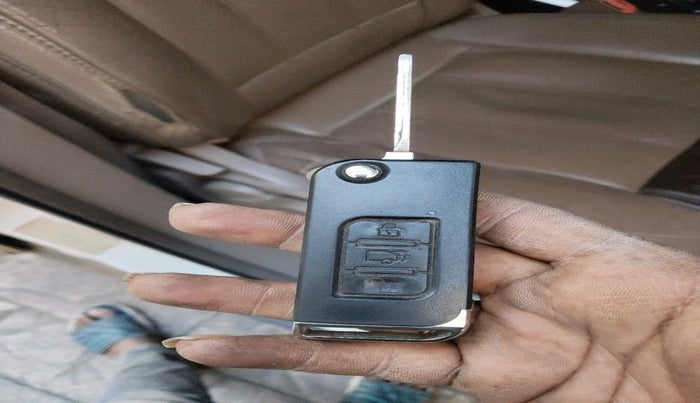 2013 Mahindra XUV500 W8, Diesel, Manual, 1,90,637 km, interior