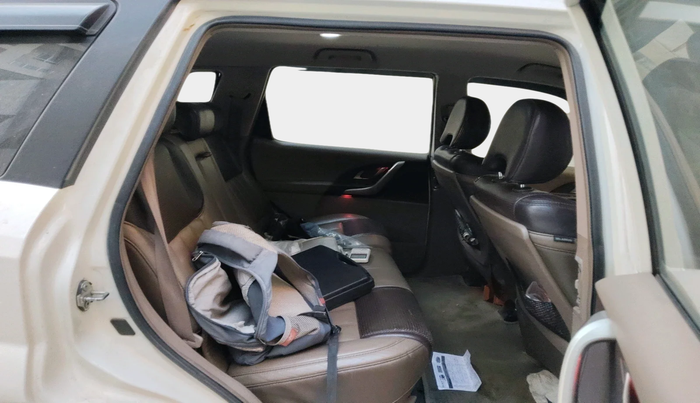 2013 Mahindra XUV500 W8, Diesel, Manual, 1,90,637 km, interior