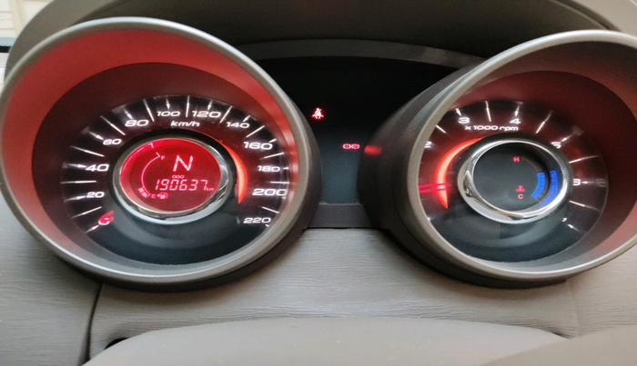 2013 Mahindra XUV500 W8, Diesel, Manual, 1,90,637 km, interior