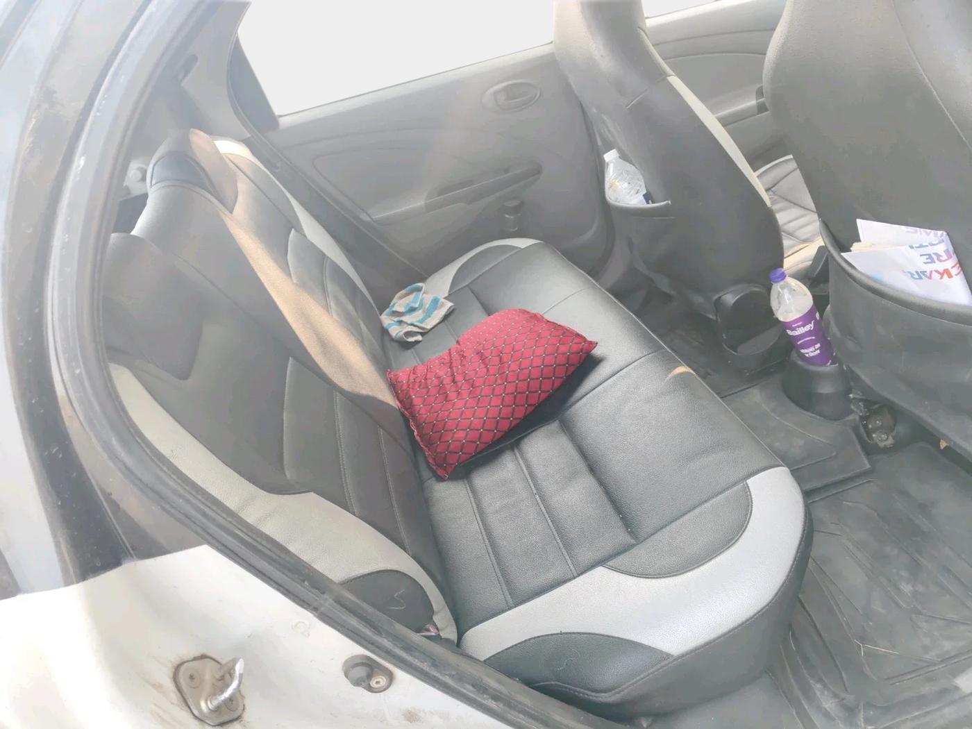 2011 Toyota Etios Liva G, Petrol, Manual, 1,08,613 km, interior
