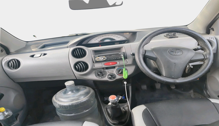 2011 Toyota Etios Liva G, Petrol, Manual, 1,08,613 km, interior