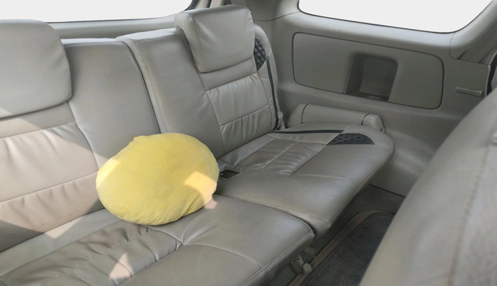 2013 Toyota Innova 2.5 VX 7 STR, Diesel, Manual, 1,39,111 km, interior