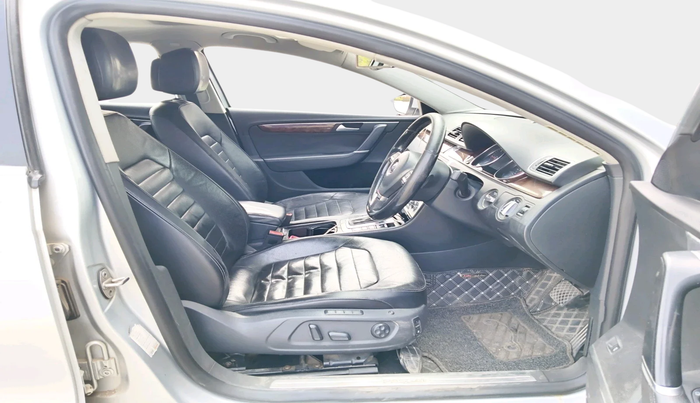 2012 Volkswagen Passat COMFORTLINE DSG, Diesel, Automatic, 1,30,788 km, interior