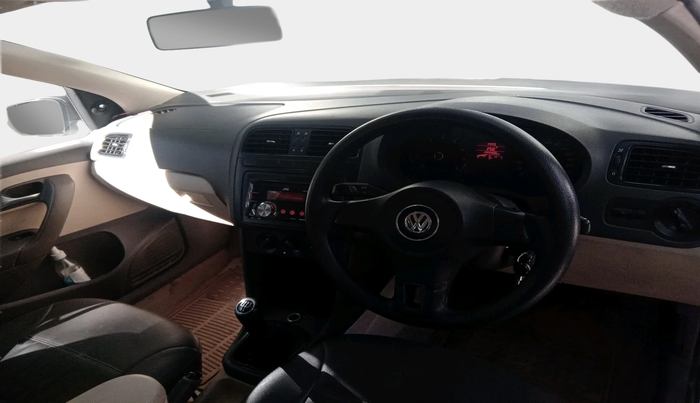 2011 Volkswagen Vento TRENDLINE 1.6, Petrol, Manual, 1,44,406 km, interior