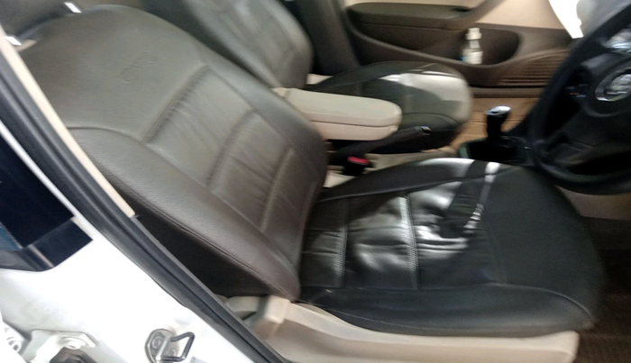 2011 Volkswagen Vento TRENDLINE 1.6, Petrol, Manual, 1,44,406 km, interior