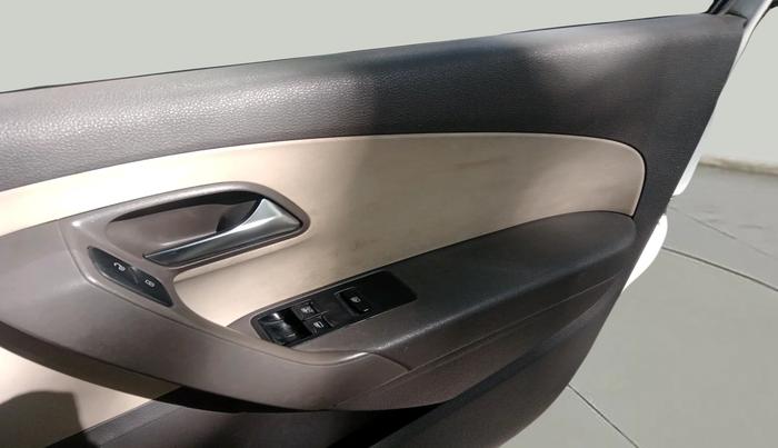 2011 Volkswagen Vento TRENDLINE 1.6, Petrol, Manual, 1,44,406 km, interior