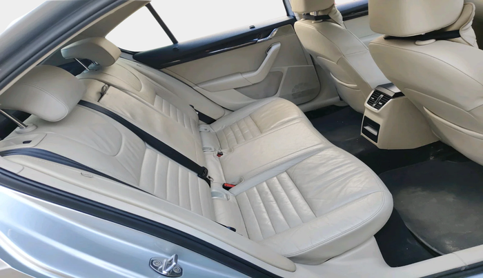 2015 Skoda Octavia ELEGANCE 2.0 TDI AT, Diesel, Automatic, 1,41,996 km, interior