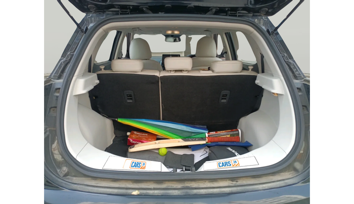 2024 Mahindra XUV400 EL Pro 39.4 KWH, Electric, Automatic, 31,331 km, exterior