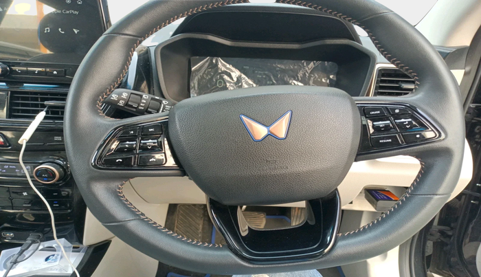 2024 Mahindra XUV400 EL Pro 39.4 KWH, Electric, Automatic, 31,331 km, interior